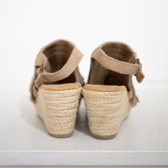 Minnetonka Suede Fringe Wedge - Picture 4 of 7